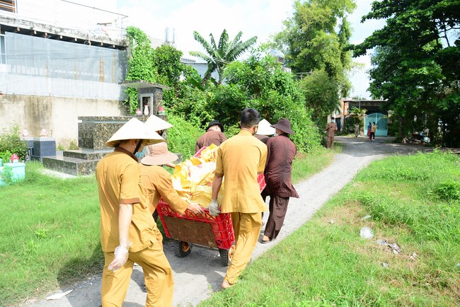 Continuing to support people in need in the Covid-19 pandemic of Hoang Phap Pagoda (series 2)